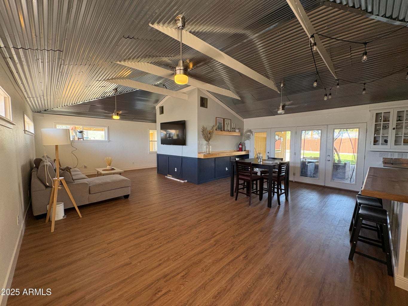 422 W EVA ST property image