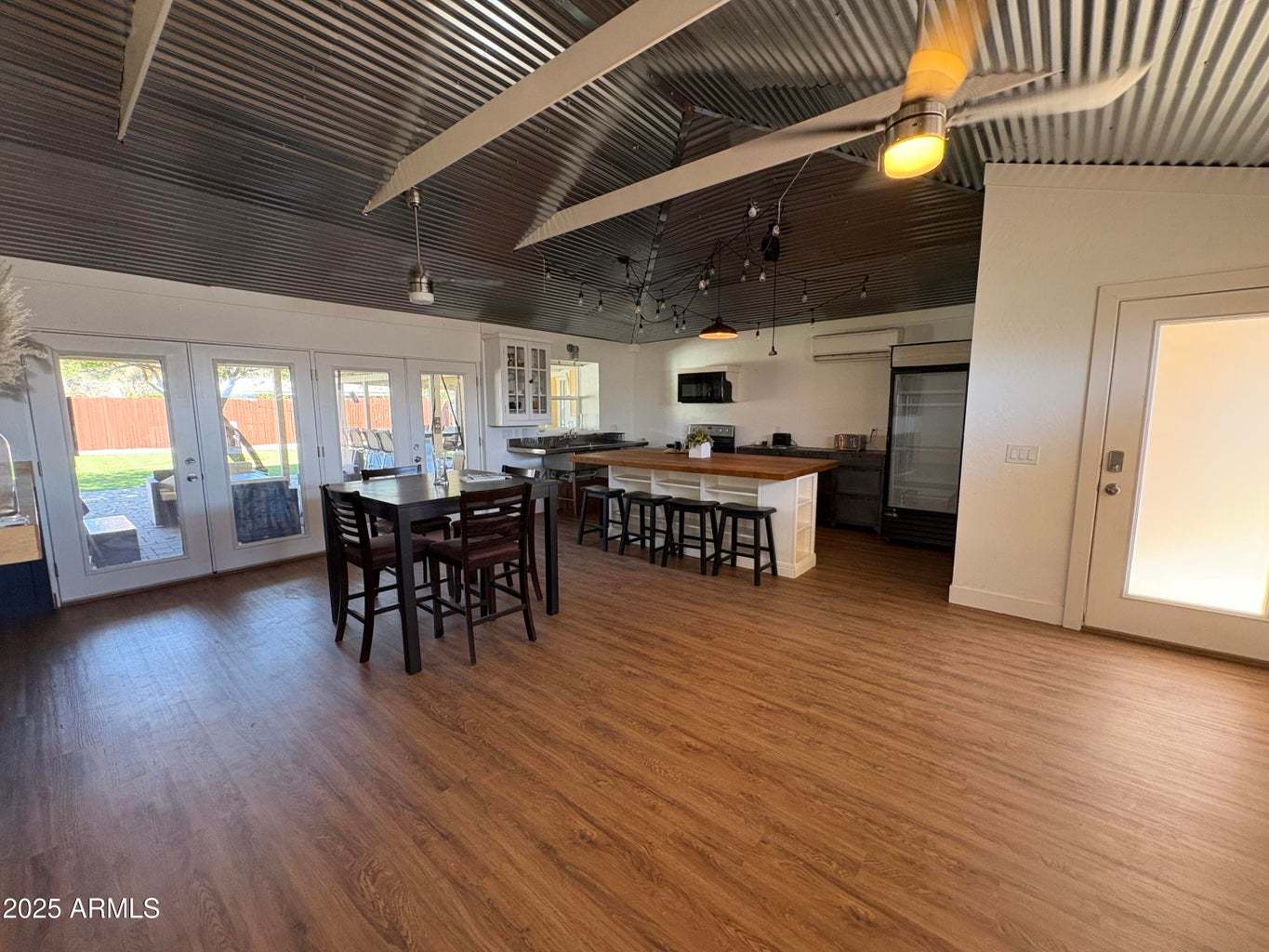 422 W EVA ST property image