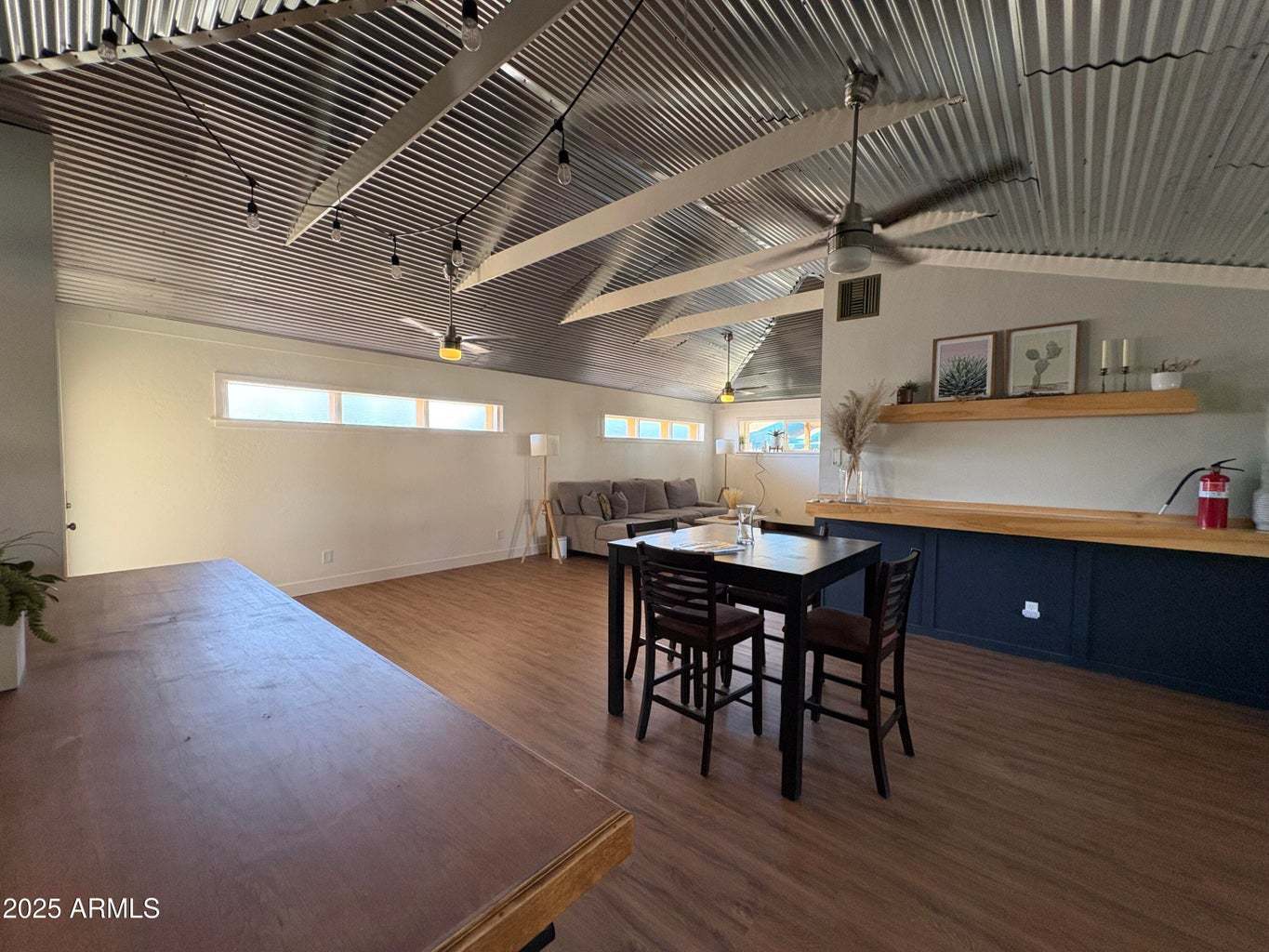 422 W EVA ST property image