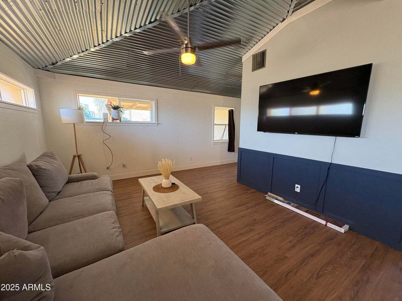 422 W EVA ST property image