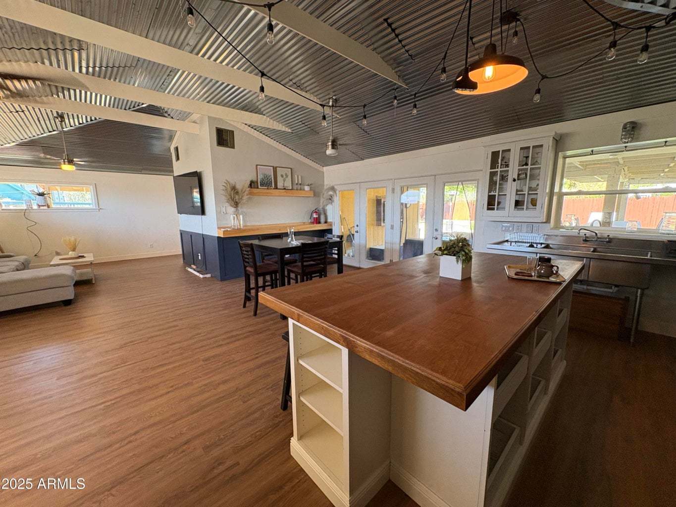 422 W EVA ST property image