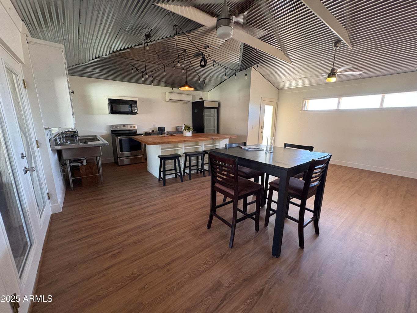 422 W EVA ST property image