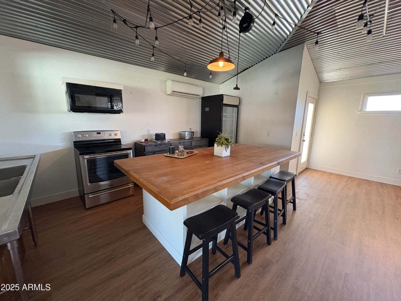 422 W EVA ST property image