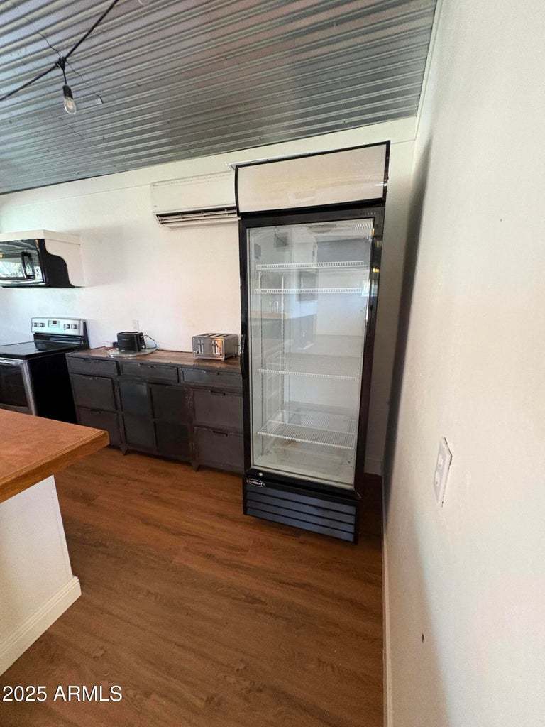 422 W EVA ST property image