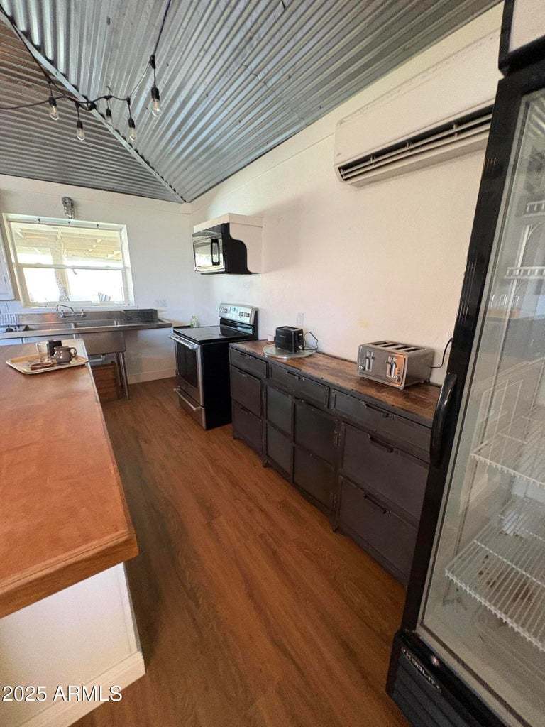 422 W EVA ST property image