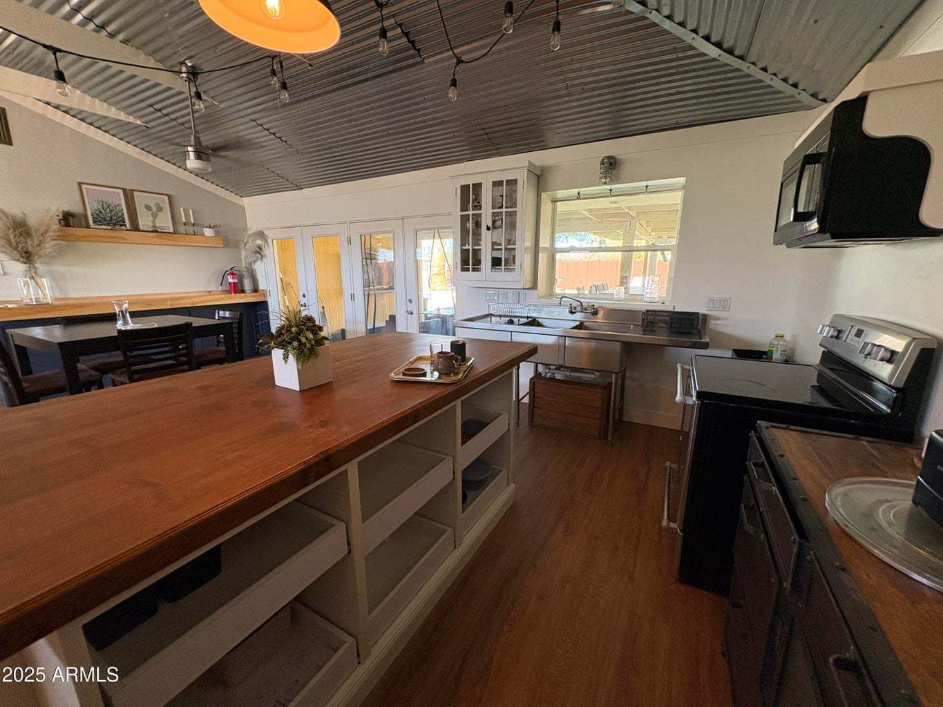 422 W EVA ST property image