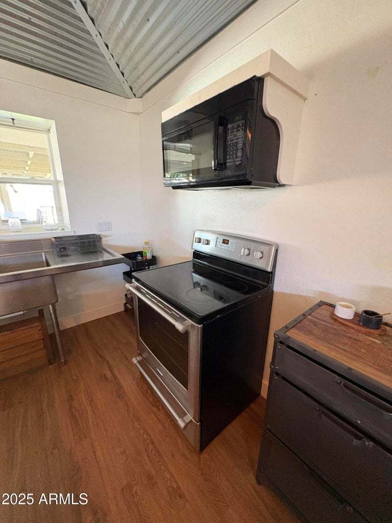 422 W EVA ST property image