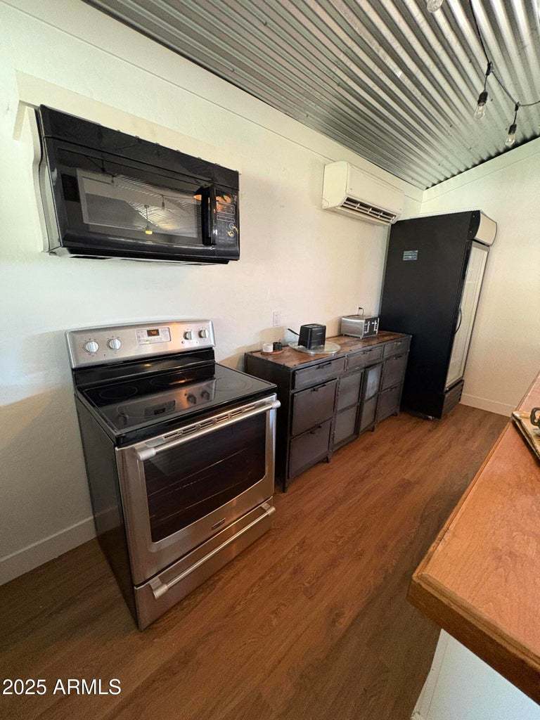 422 W EVA ST property image