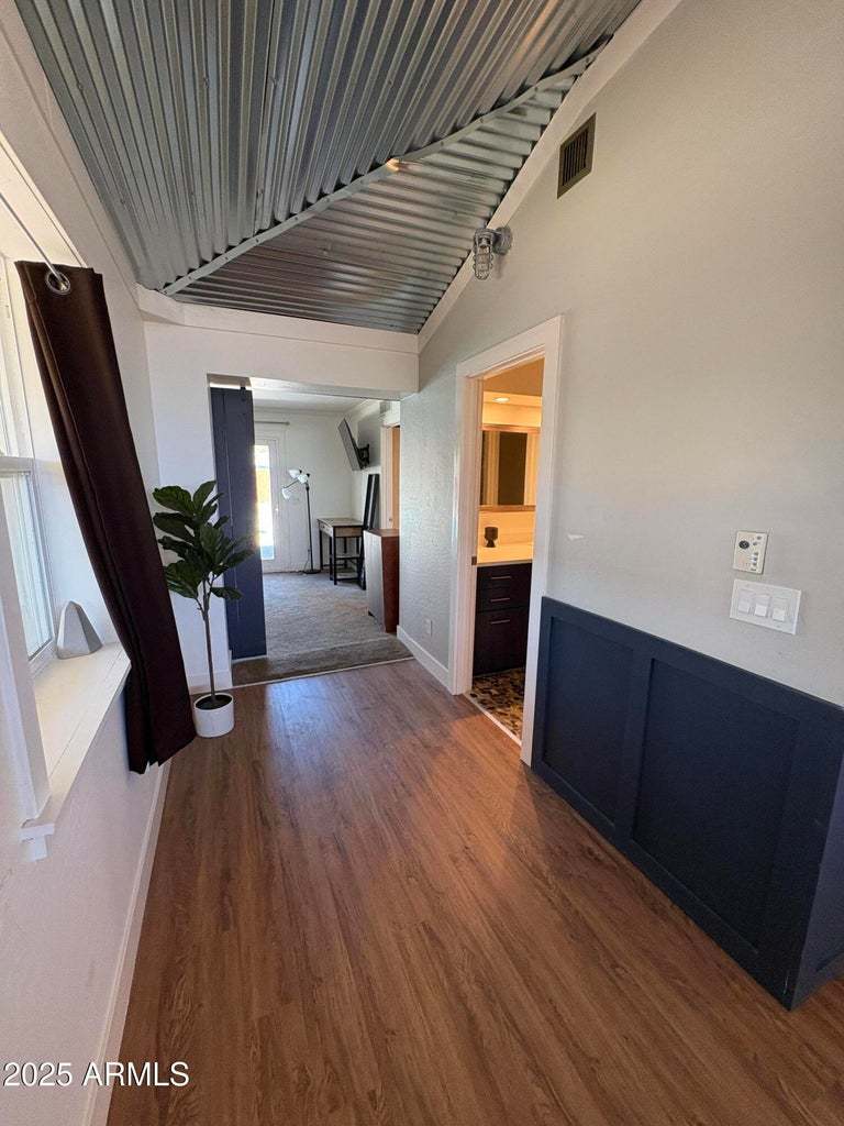 422 W EVA ST property image