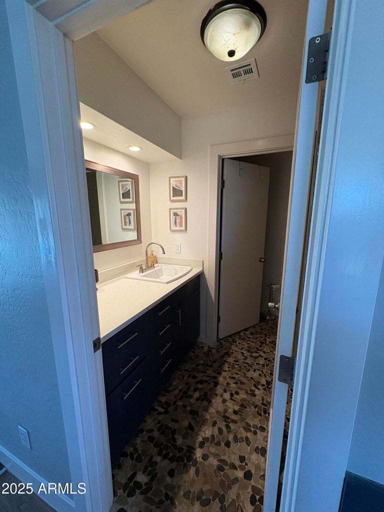 422 W EVA ST property image