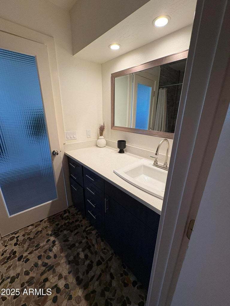 422 W EVA ST property image