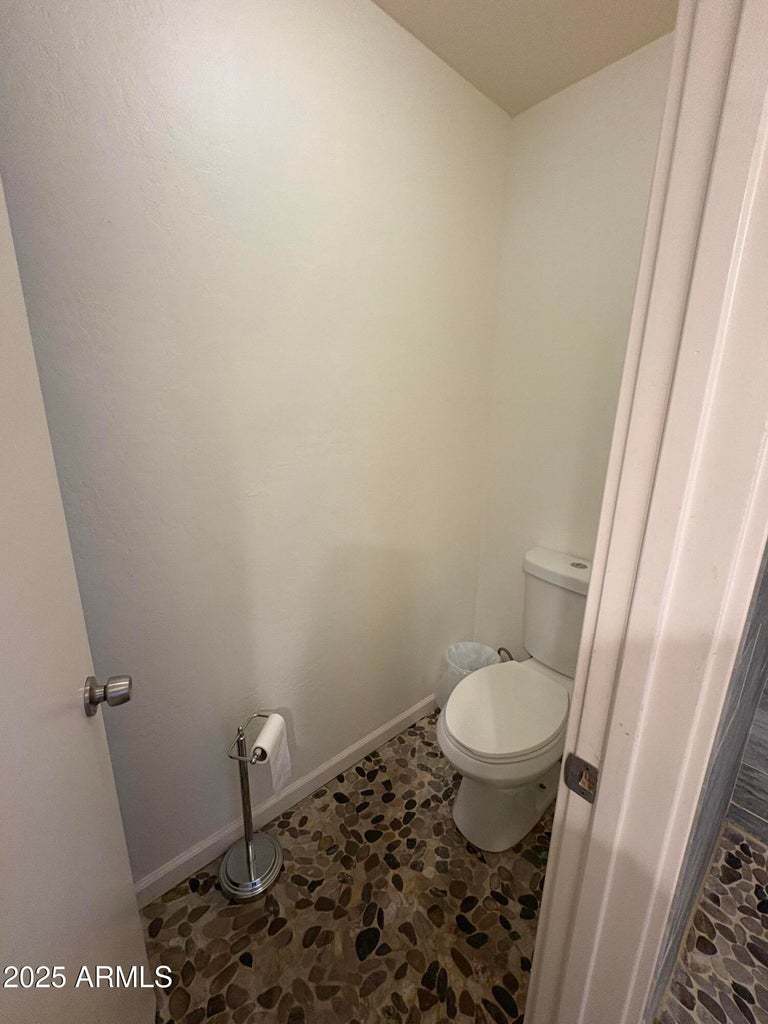 422 W EVA ST property image