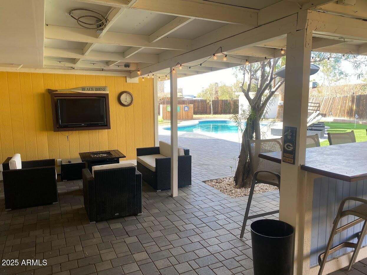 422 W EVA ST property image