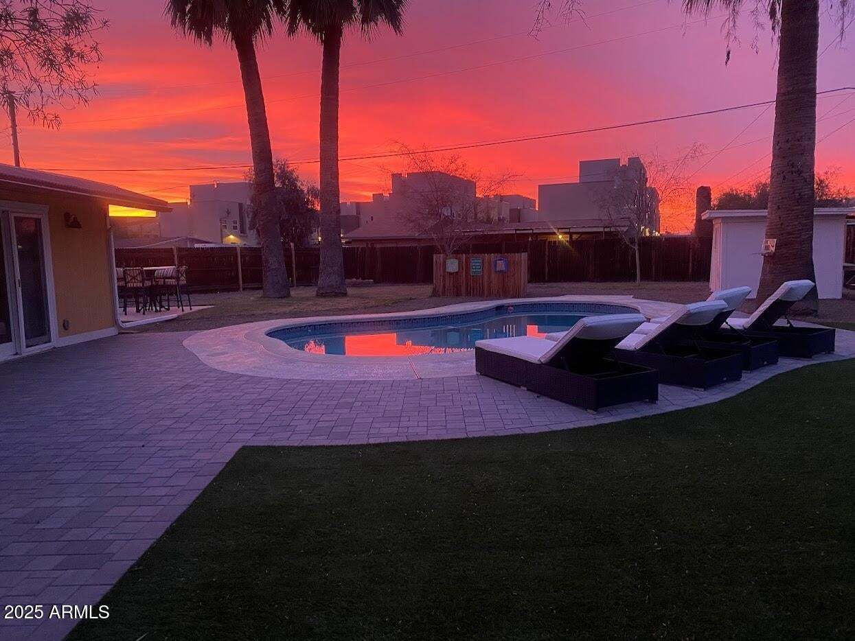 422 W EVA ST property image