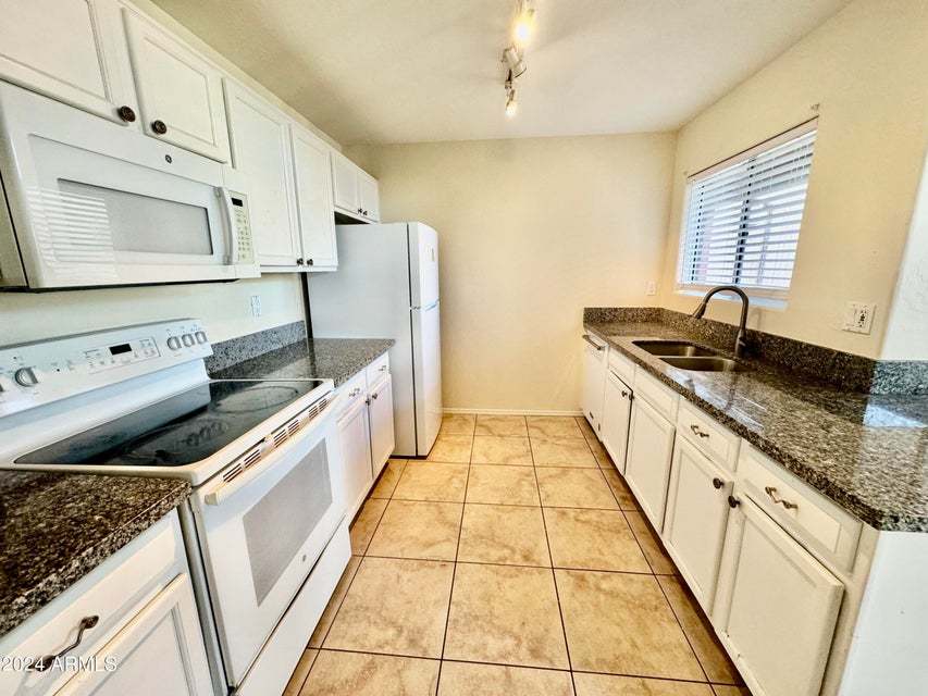 Desirable Scottsdale Condo in Prime Location property image