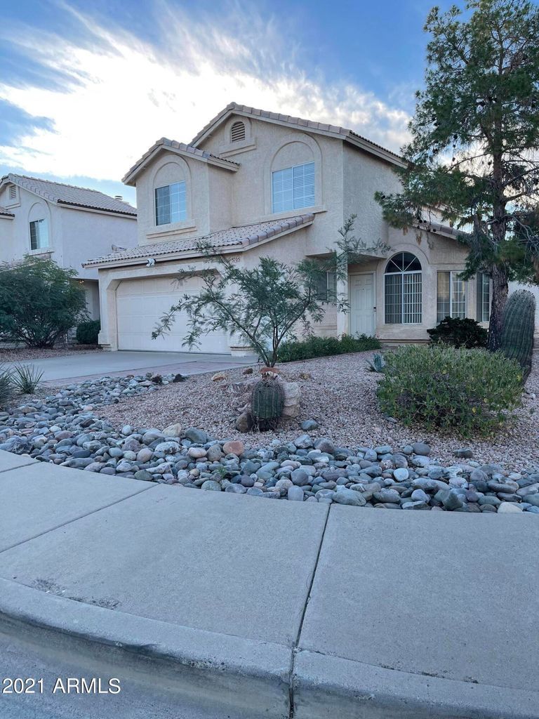 3bedroom/2.5 bathroom in great corner lot! property image