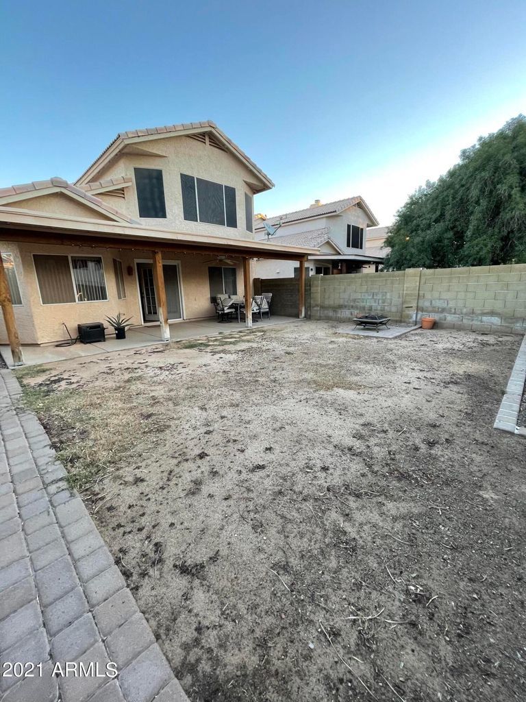 3bedroom/2.5 bathroom in great corner lot! property image