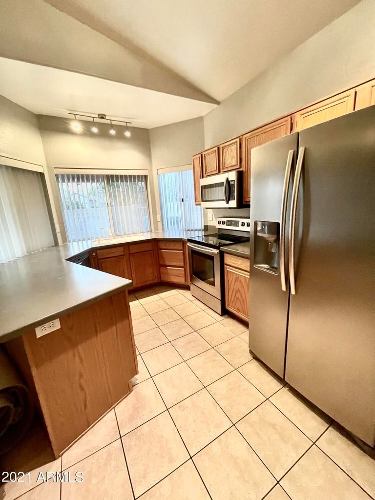 3bedroom/2.5 bathroom in great corner lot! property image