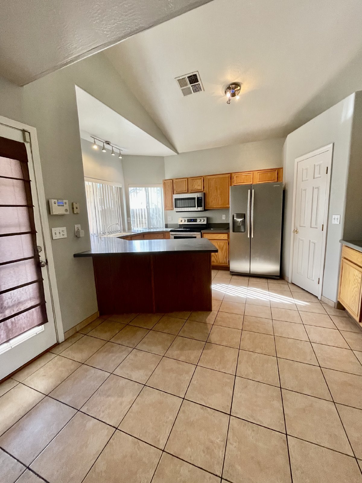 3bedroom/2.5 bathroom in great corner lot! property image