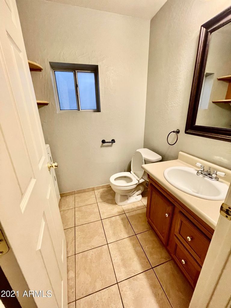 3bedroom/2.5 bathroom in great corner lot! property image