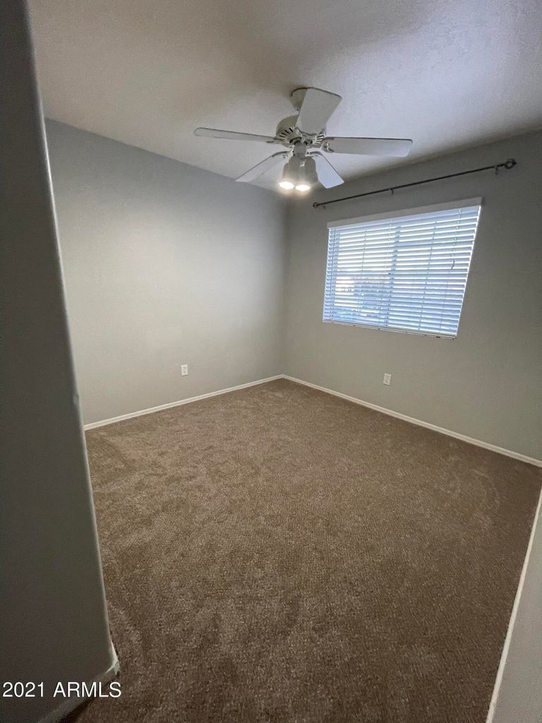 3bedroom/2.5 bathroom in great corner lot! property image