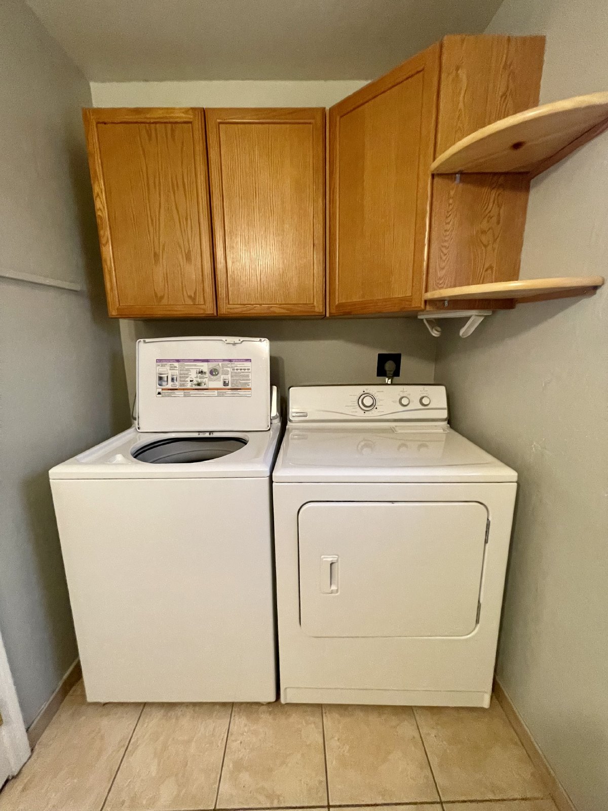 3bedroom/2.5 bathroom in great corner lot! property image