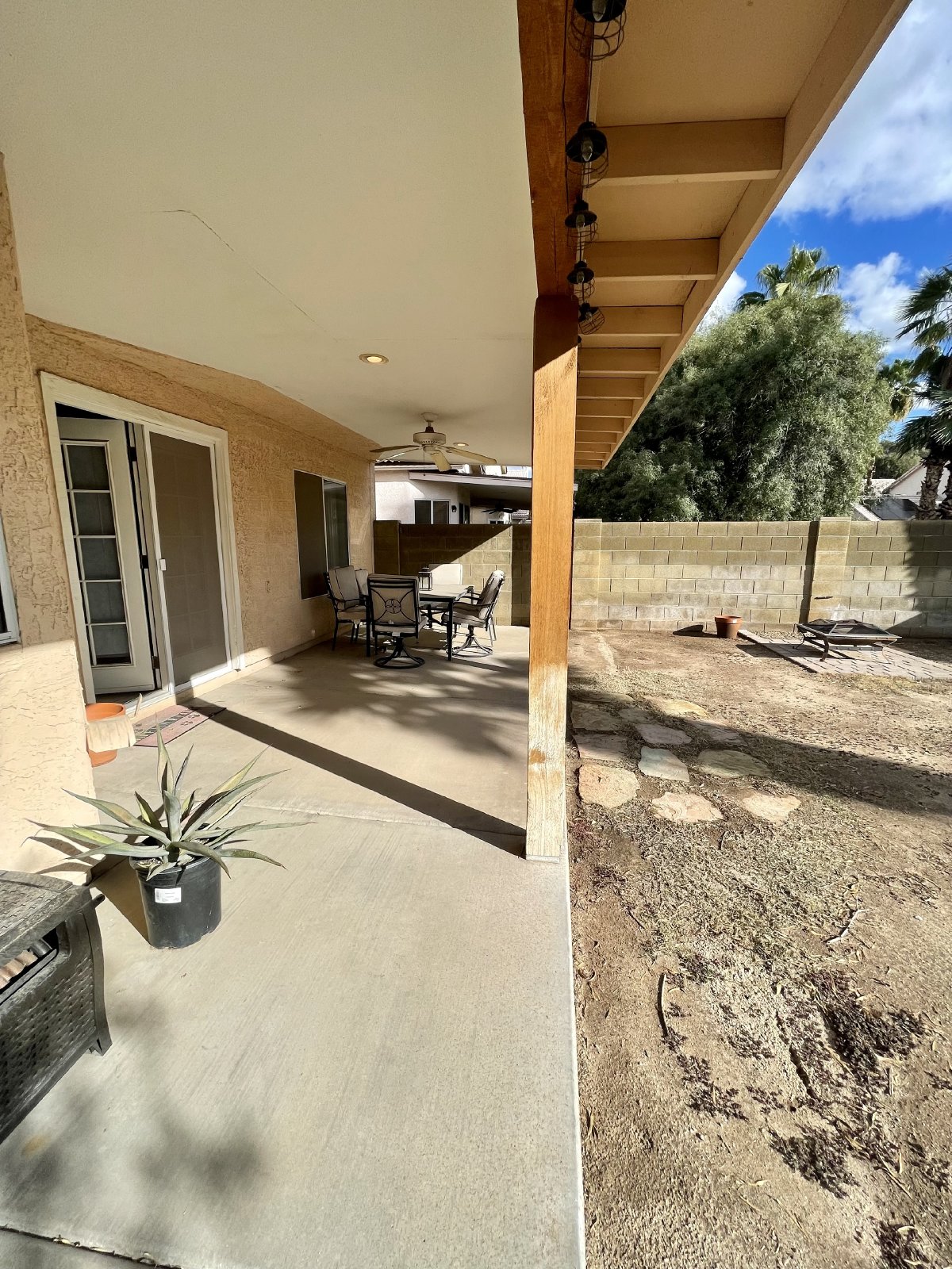 3bedroom/2.5 bathroom in great corner lot! property image