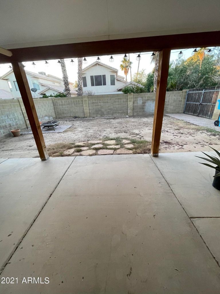 3bedroom/2.5 bathroom in great corner lot! property image