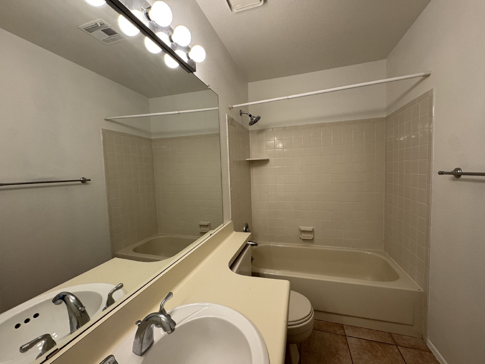 Terrific location-just minutes to Loop 101 & Hwy 51, Desert Ridge! property image