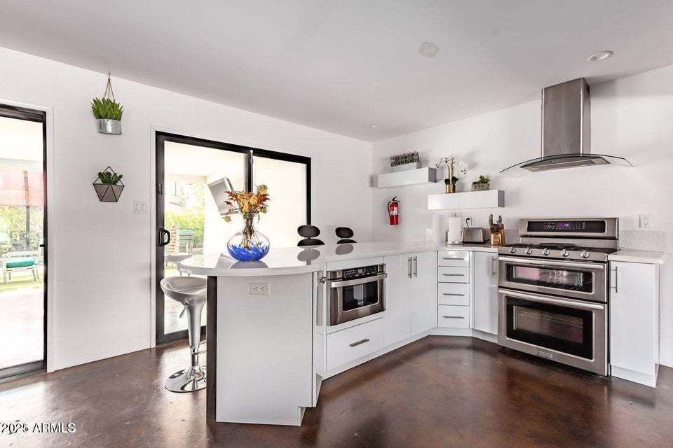 5 bedrooms / 5 bathrooms 5 blocks away from Old Town Scottsdale! property image