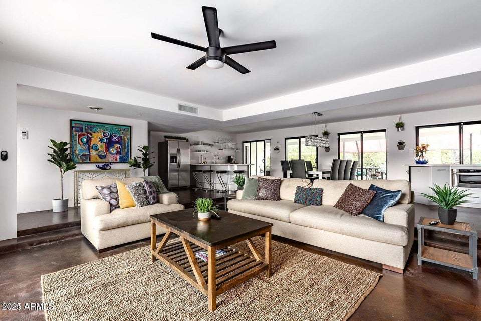 5 bedrooms / 5 bathrooms 5 blocks away from Old Town Scottsdale! property image