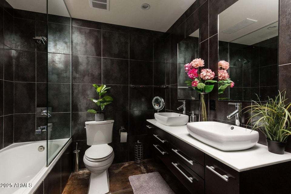 5 bedrooms / 5 bathrooms 5 blocks away from Old Town Scottsdale! property image