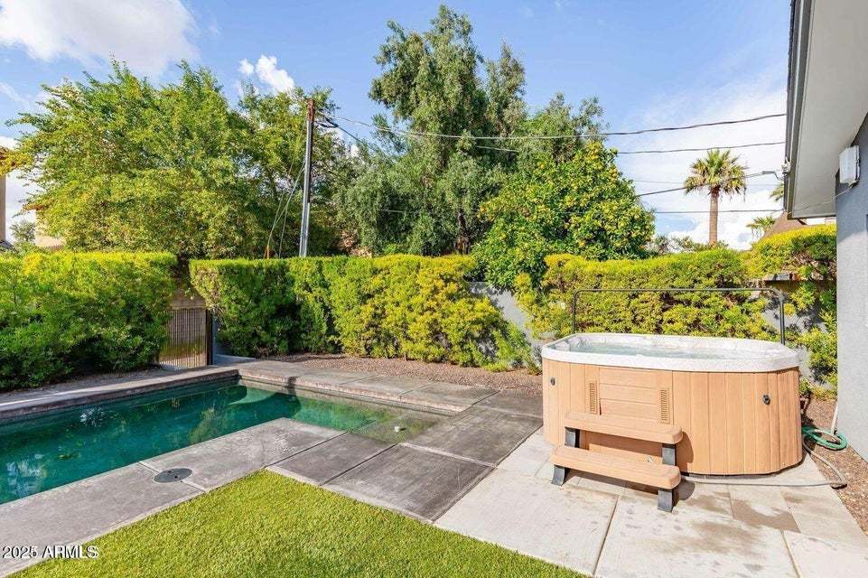 5 bedrooms / 5 bathrooms 5 blocks away from Old Town Scottsdale! property image