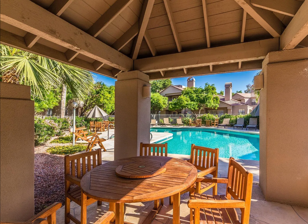2 bedrooms, 2 bathrooms in Villa Antigua Scottsdale property image