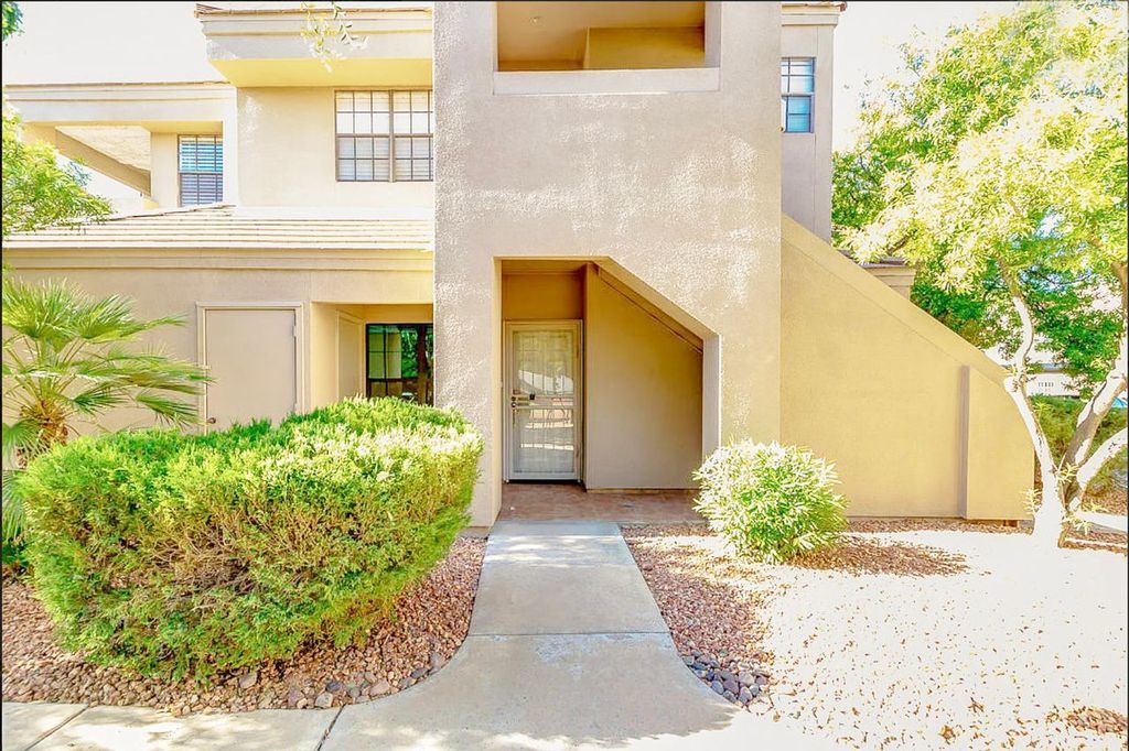 2 bedrooms, 2 bathrooms in Villa Antigua Scottsdale property image