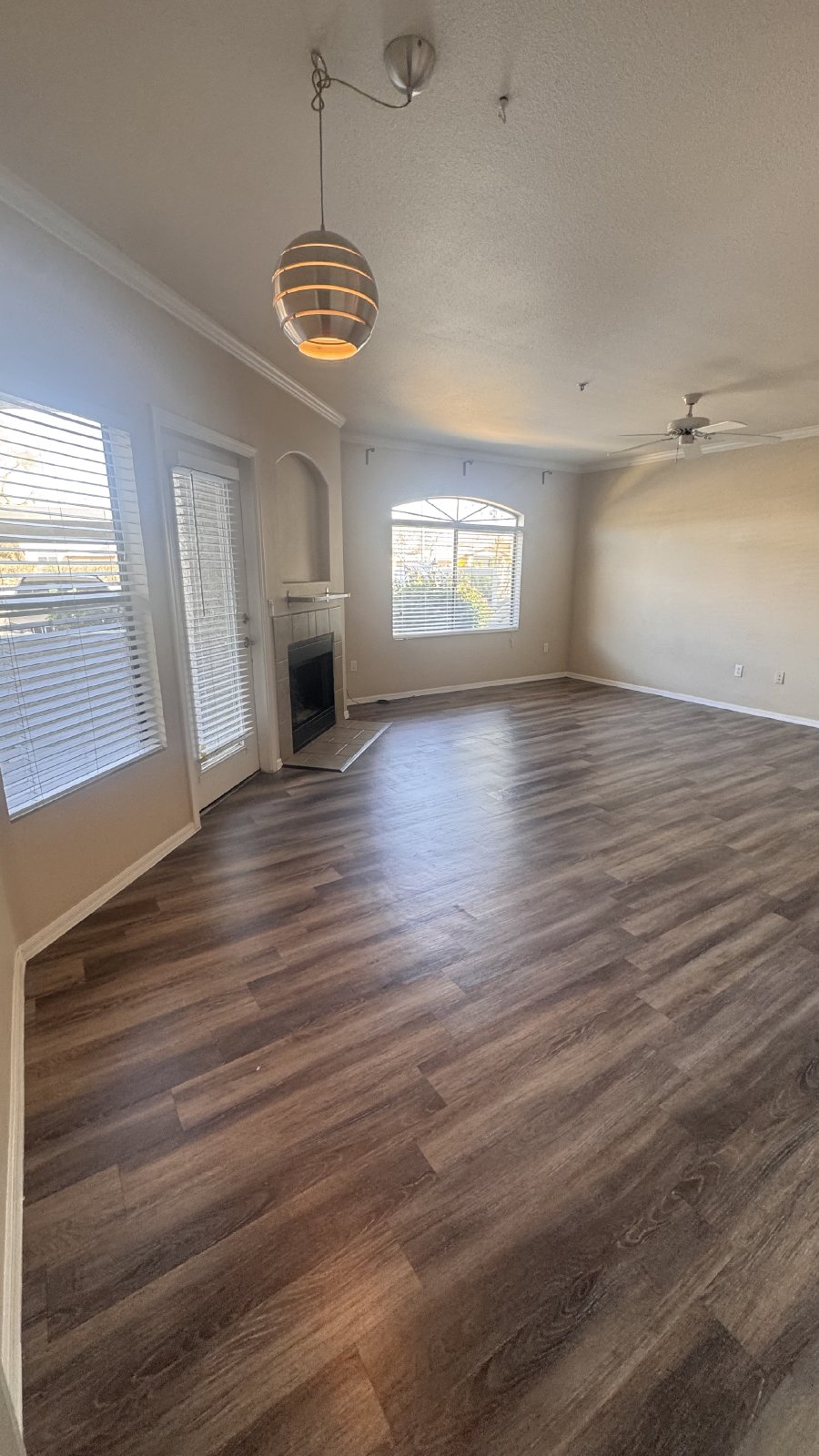 Signature Scottsdale Condo - Updated Vinyl wood Flooring, Paint and Ca property image