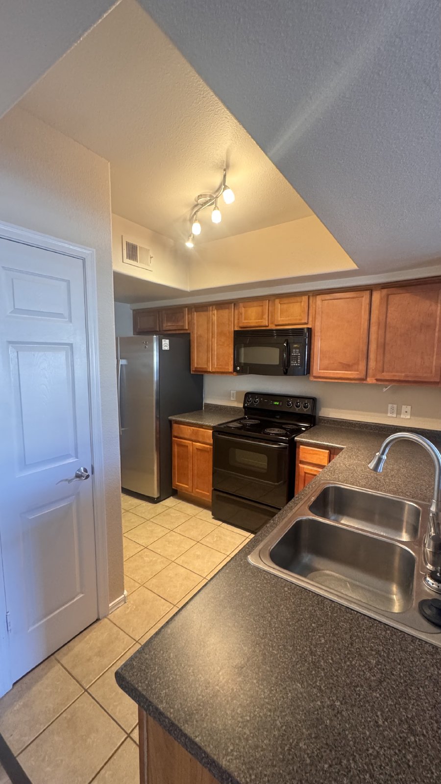 Signature Scottsdale Condo - Updated Vinyl wood Flooring, Paint and Ca property image