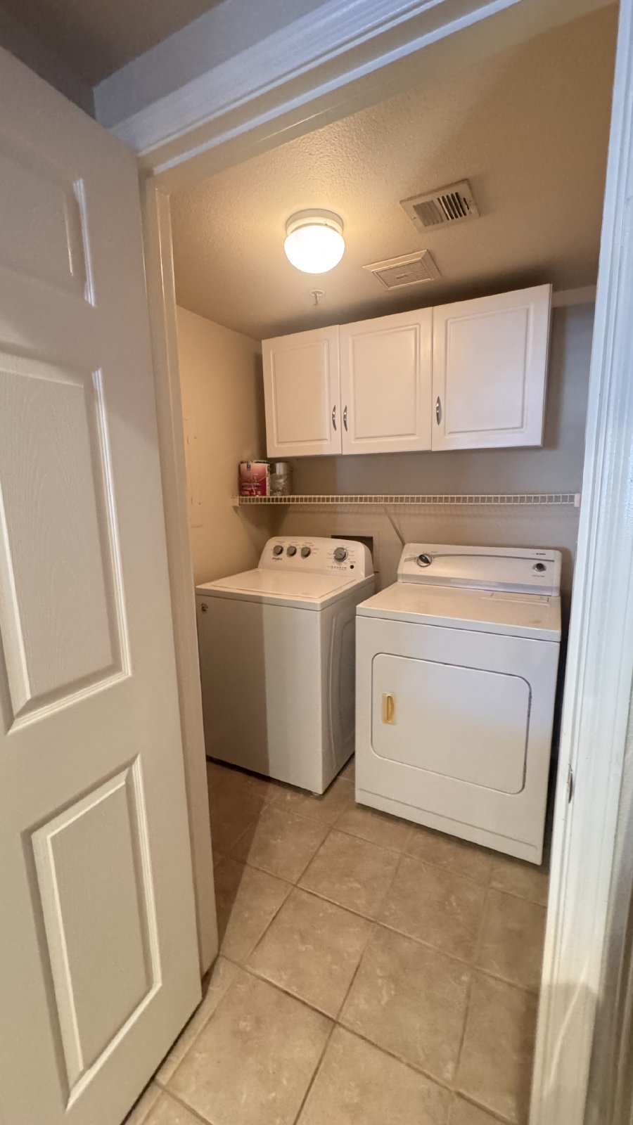 Signature Scottsdale Condo - Updated Vinyl wood Flooring, Paint and Ca property image