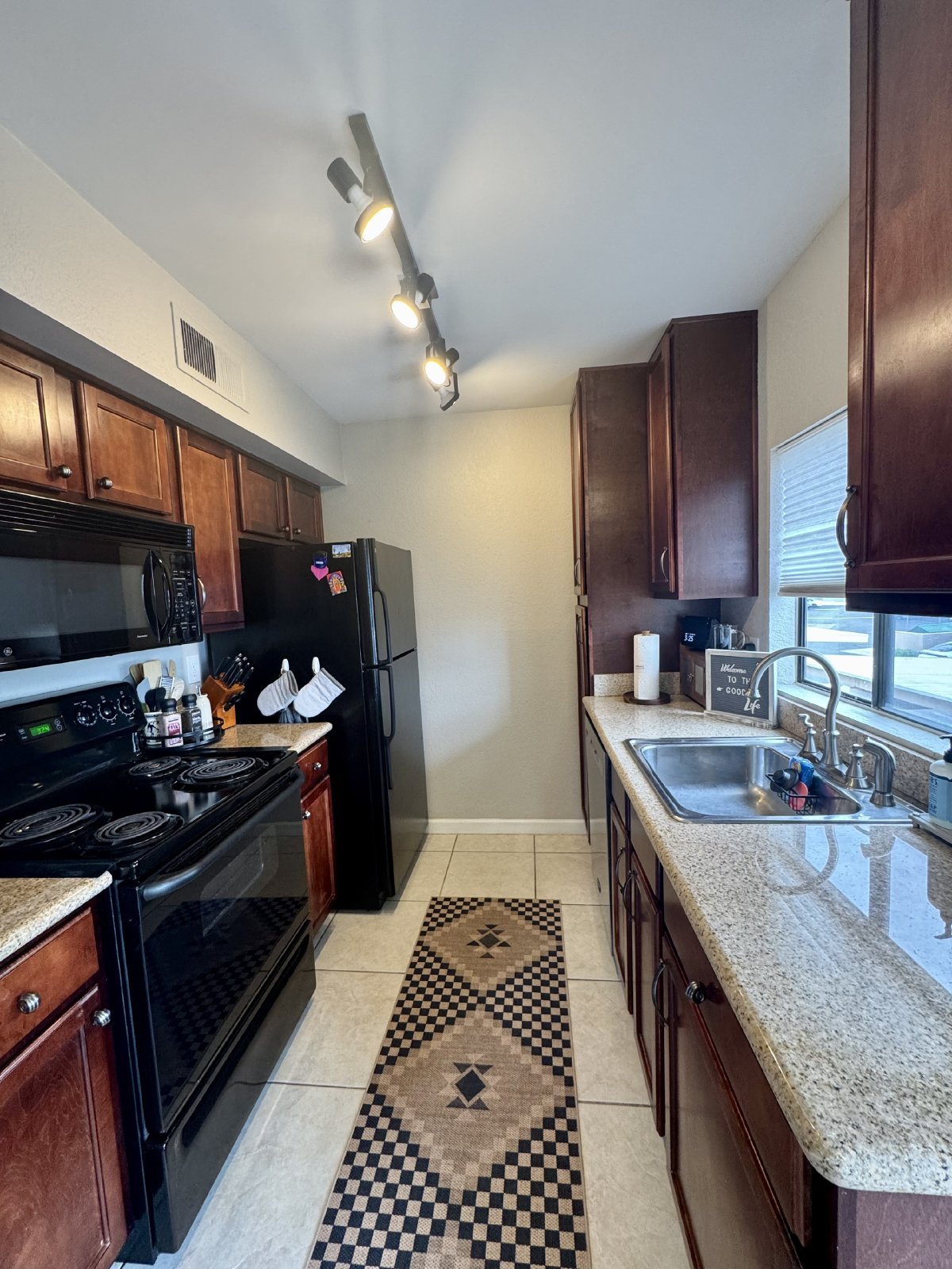 Fully Furnished 2b/2b Apartment close to Old Town Scottsdale! property image