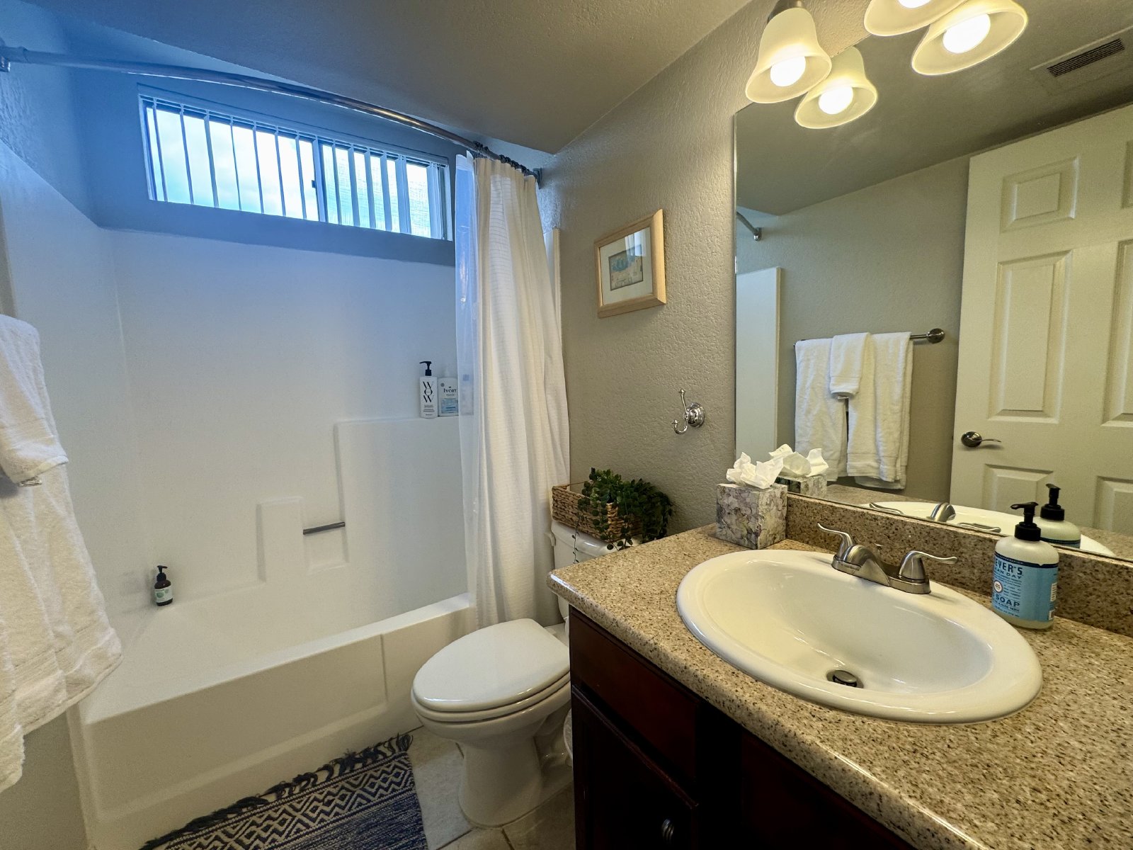 Fully Furnished 2b/2b Apartment close to Old Town Scottsdale! property image