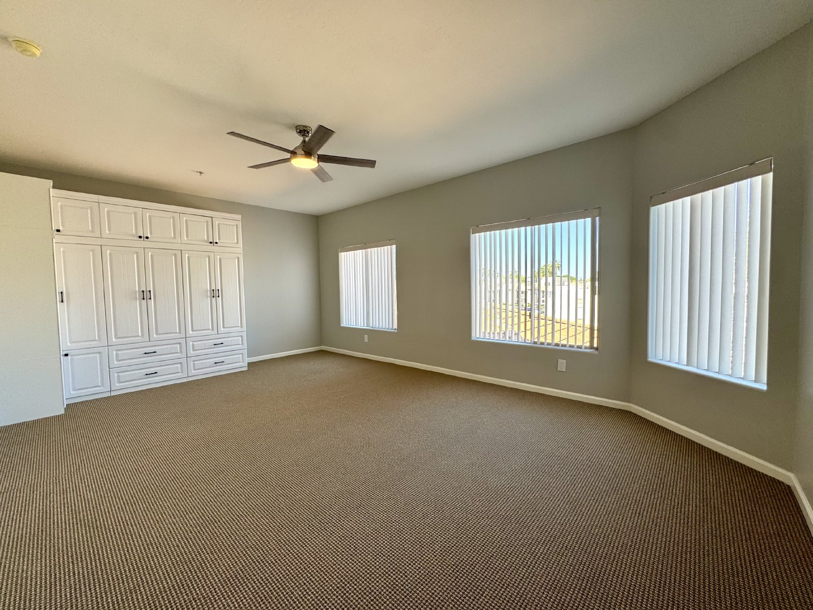 3 bedrooms/2 bathrooms in desire gated community Bella Vista! property image