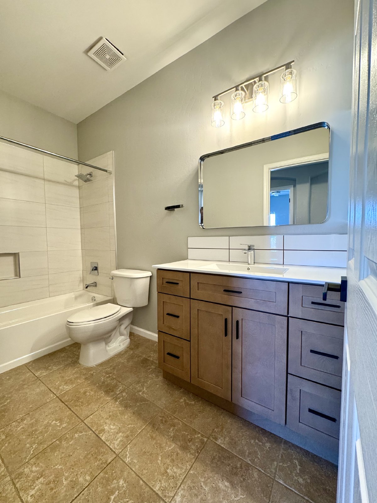 3 bedrooms/2 bathrooms in desire gated community Bella Vista! property image