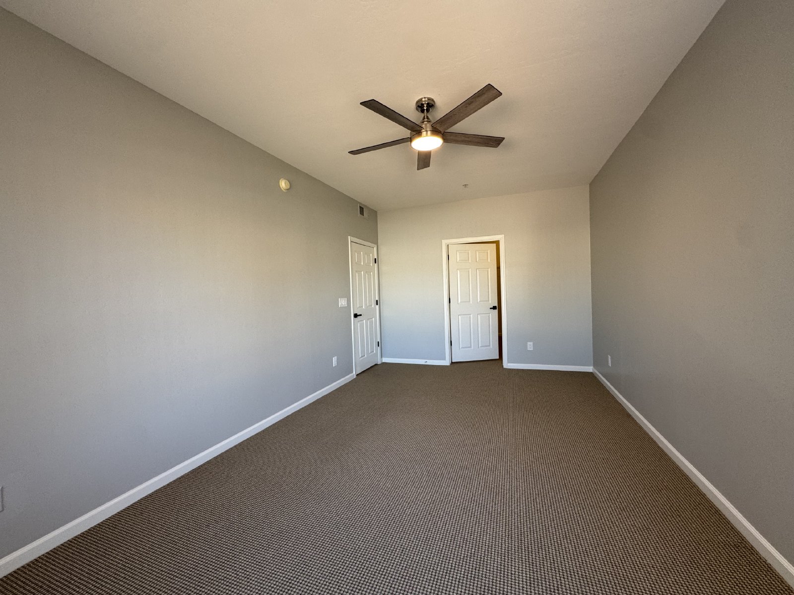 3 bedrooms/2 bathrooms in desire gated community Bella Vista! property image