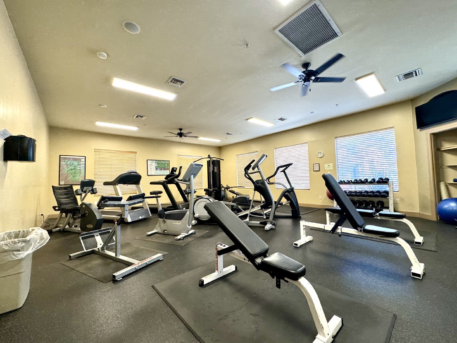 3 bedrooms/2 bathrooms in desire gated community Bella Vista! property image