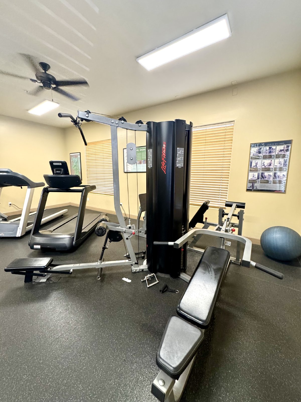 3 bedrooms/2 bathrooms in desire gated community Bella Vista! property image