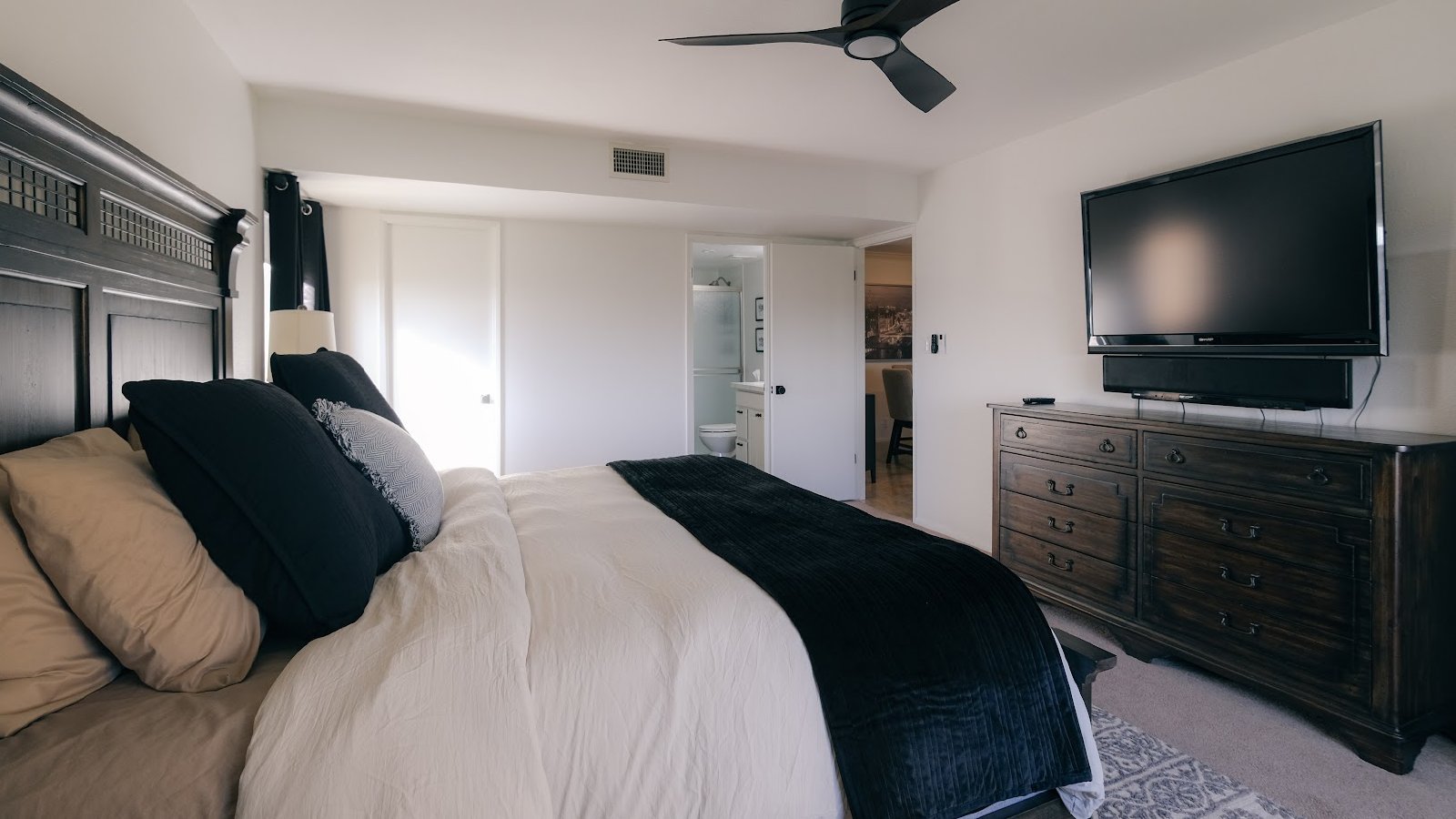 2,130 sq ft 3 Bedroom Condo in North Scottsdale property image