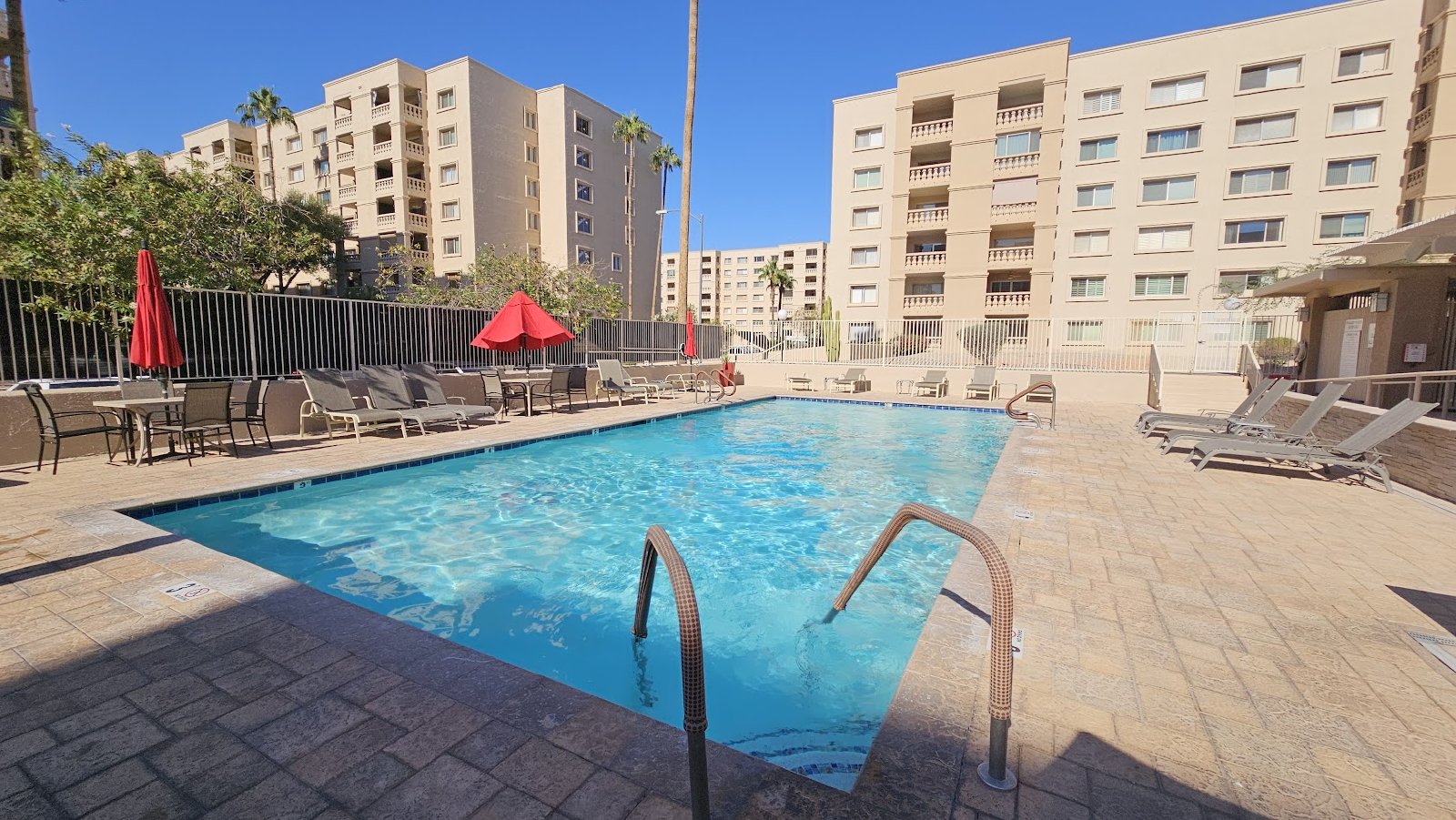 2,130 sq ft 3 Bedroom Condo in North Scottsdale property image