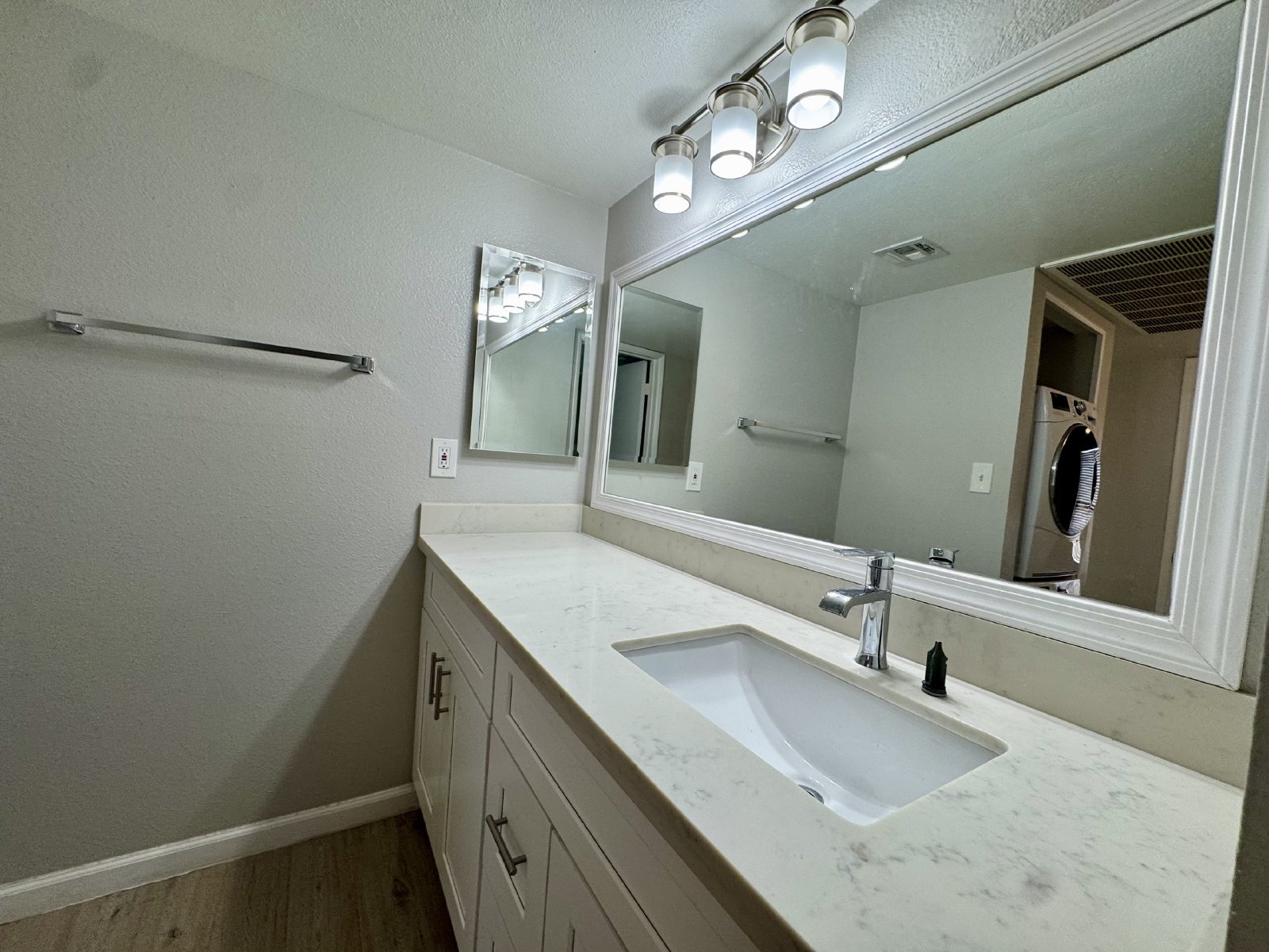 1b/1b in BILTMORE PROMENADE CONDOMINIUM property image