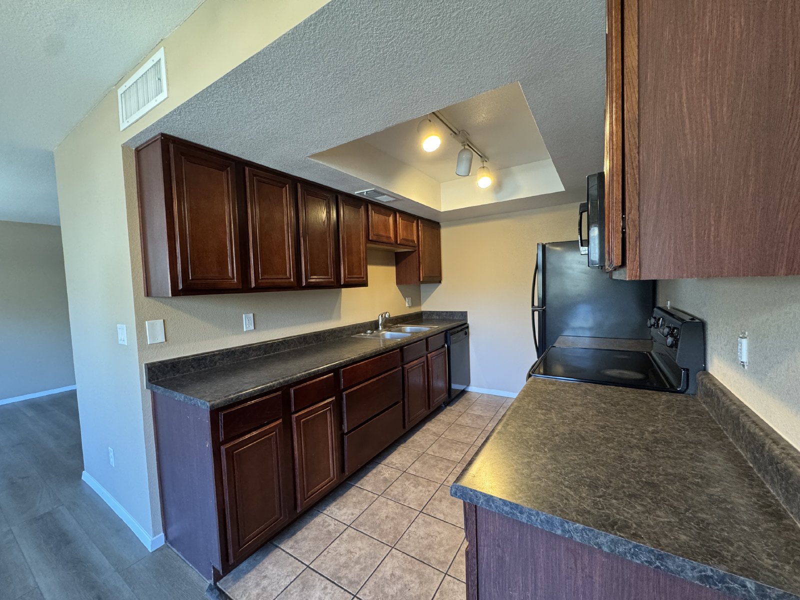 2 bedroom condo in Convenient Scottsdale Location w/ attached garage! property image