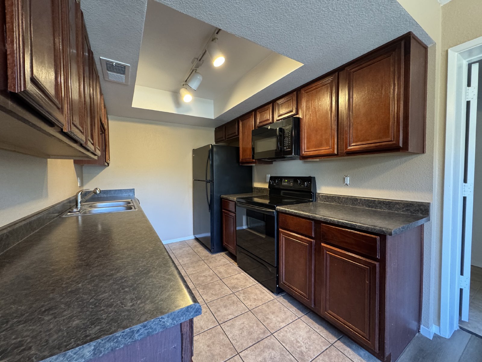 2 bedroom condo in Convenient Scottsdale Location w/ attached garage! property image